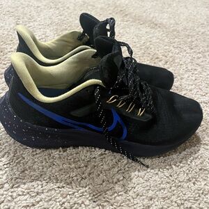 Nike Men's Black and Blue Athletic Shoes